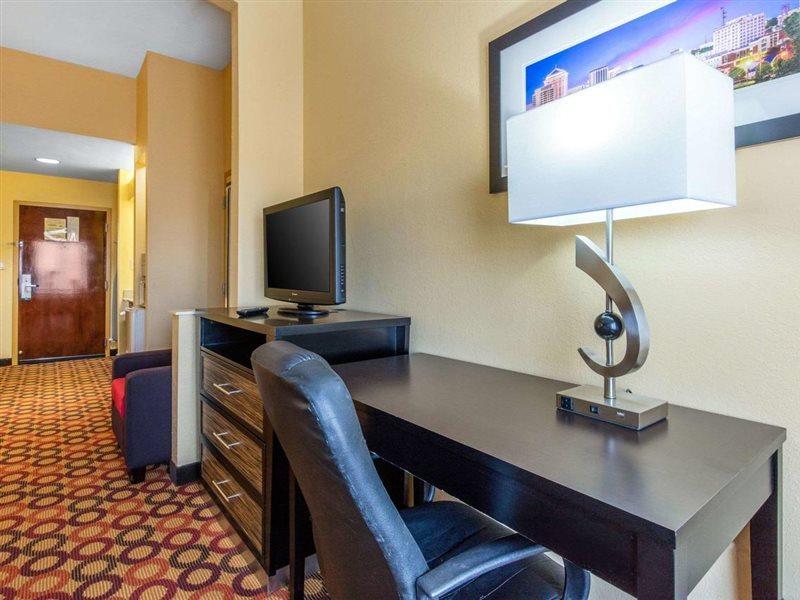 Quality Inn & Suites Montgomery East Carmichael Rd Exteriör bild