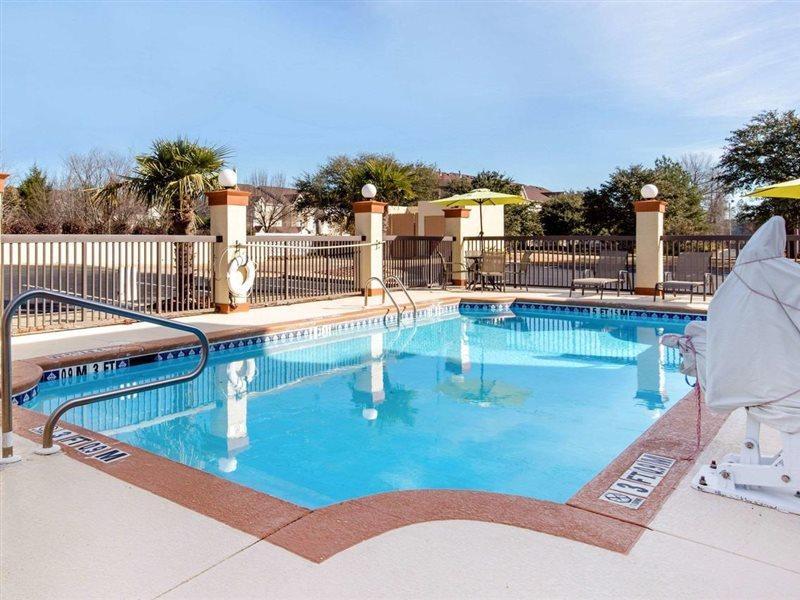 Quality Inn & Suites Montgomery East Carmichael Rd Exteriör bild