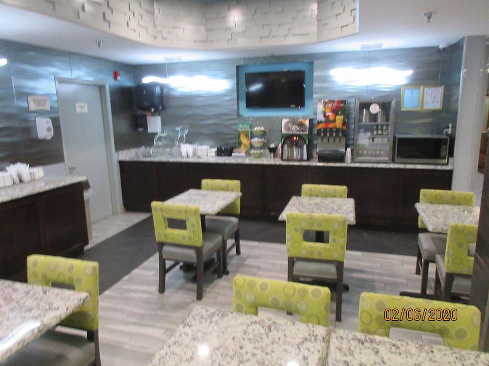 Quality Inn & Suites Montgomery East Carmichael Rd Exteriör bild