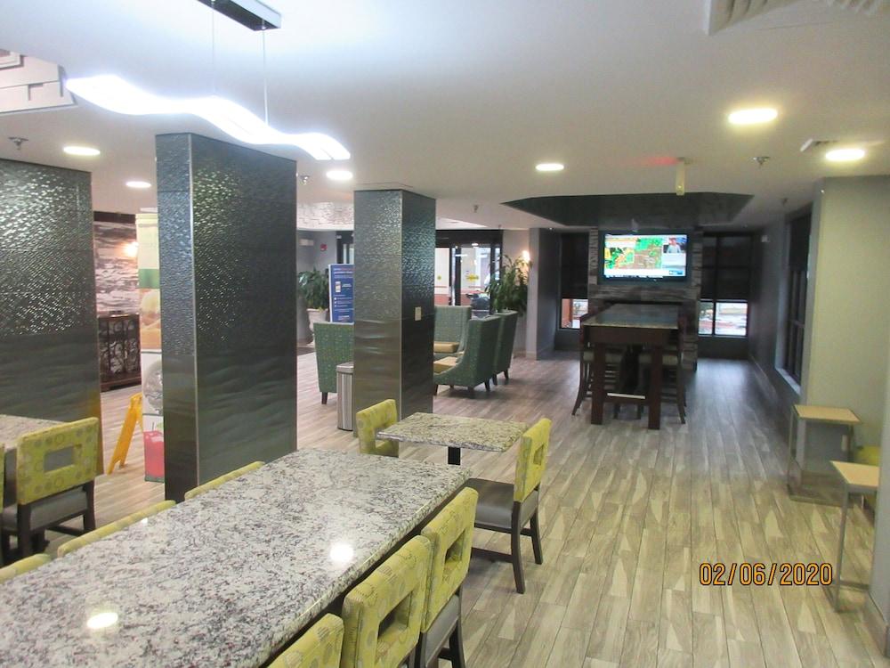 Quality Inn & Suites Montgomery East Carmichael Rd Exteriör bild