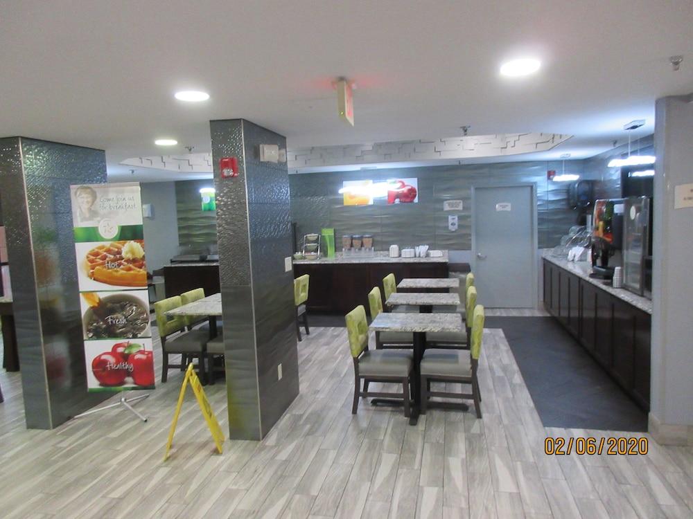 Quality Inn & Suites Montgomery East Carmichael Rd Exteriör bild