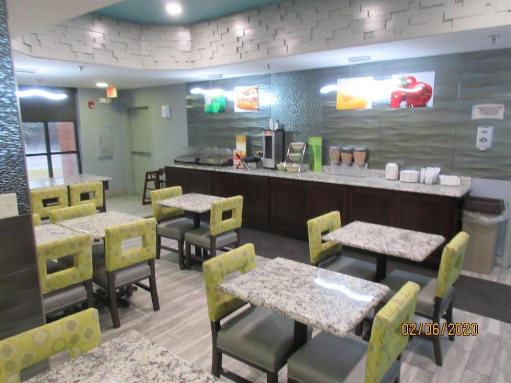 Quality Inn & Suites Montgomery East Carmichael Rd Exteriör bild