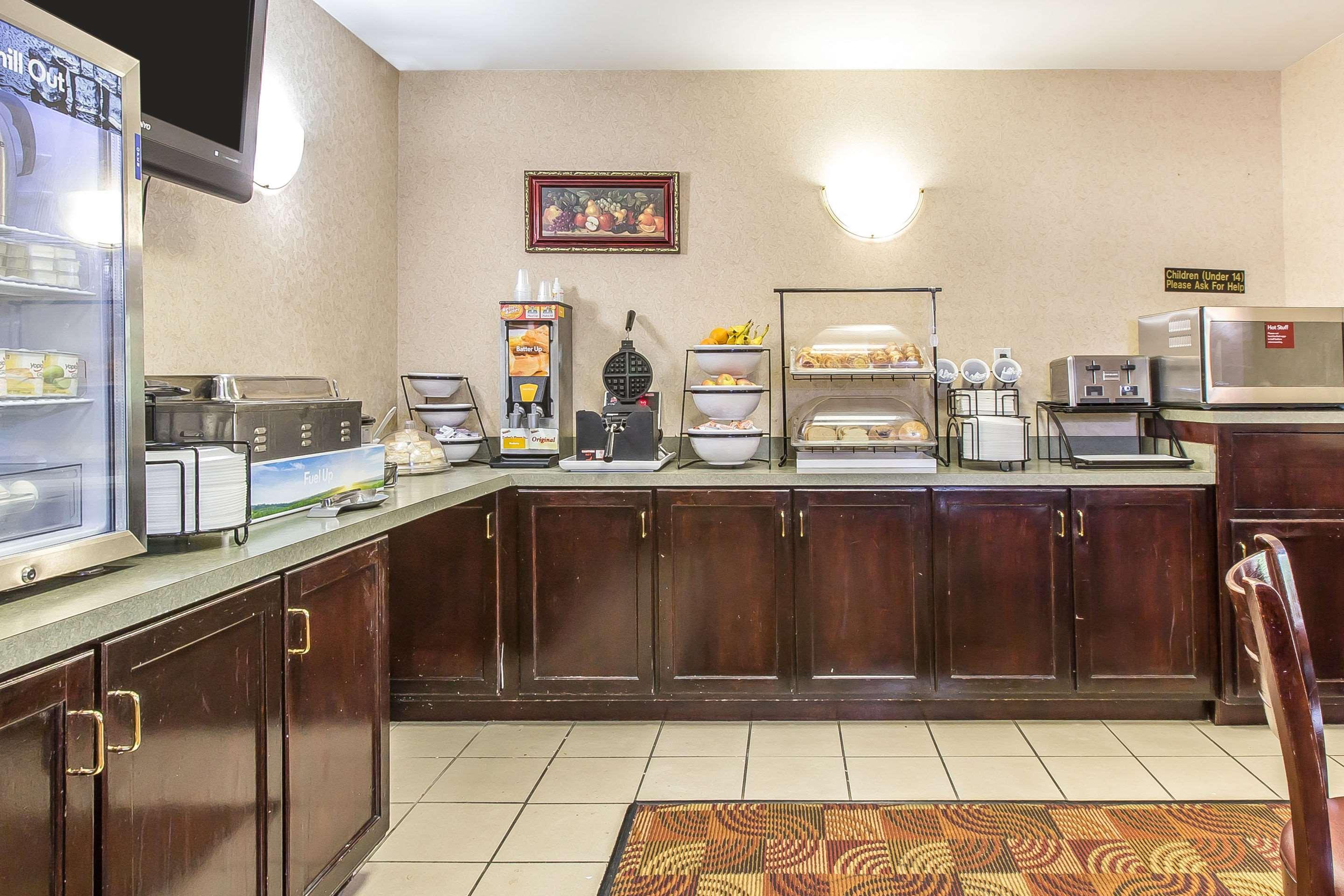 Quality Inn & Suites Montgomery East Carmichael Rd Exteriör bild