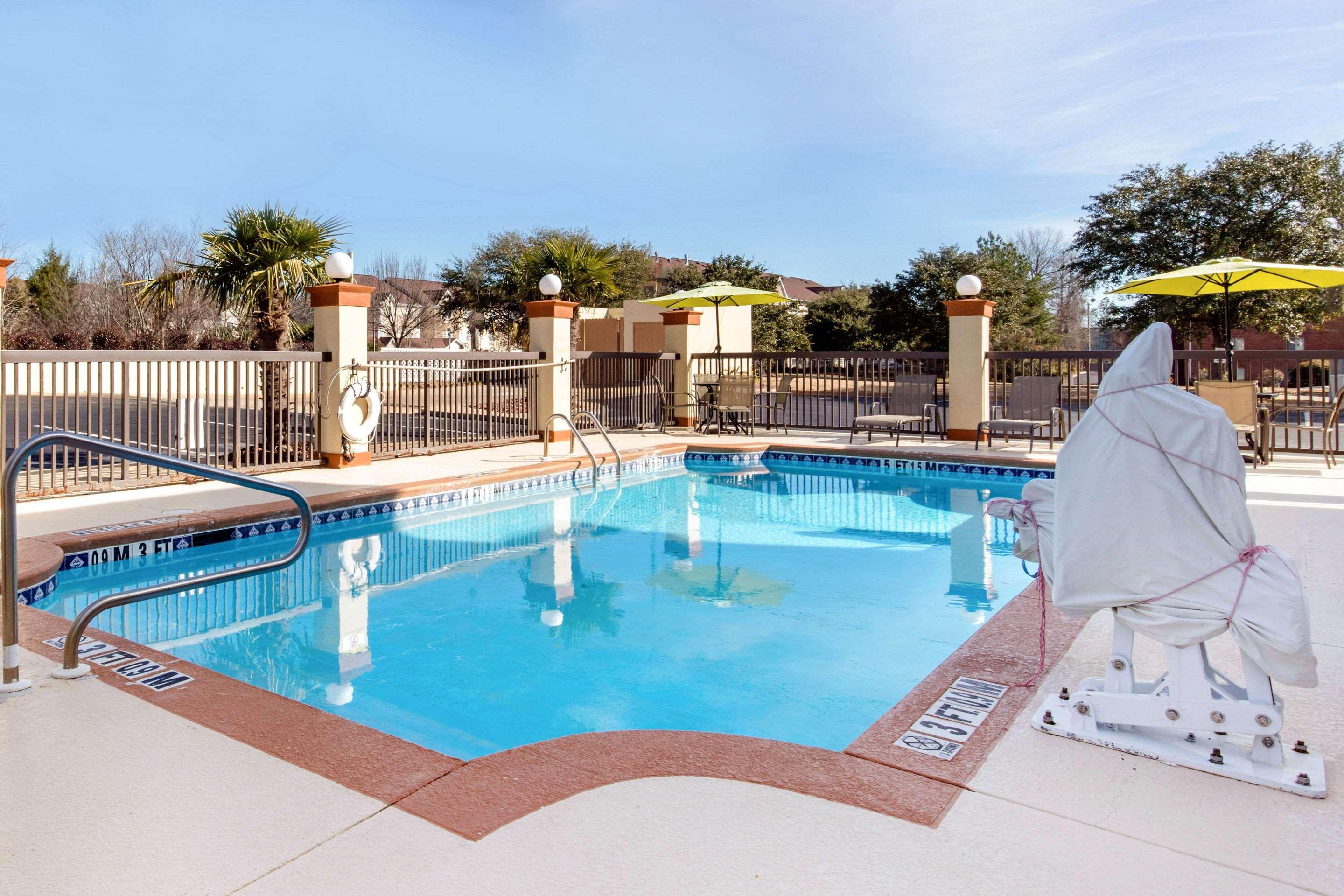 Quality Inn & Suites Montgomery East Carmichael Rd Exteriör bild