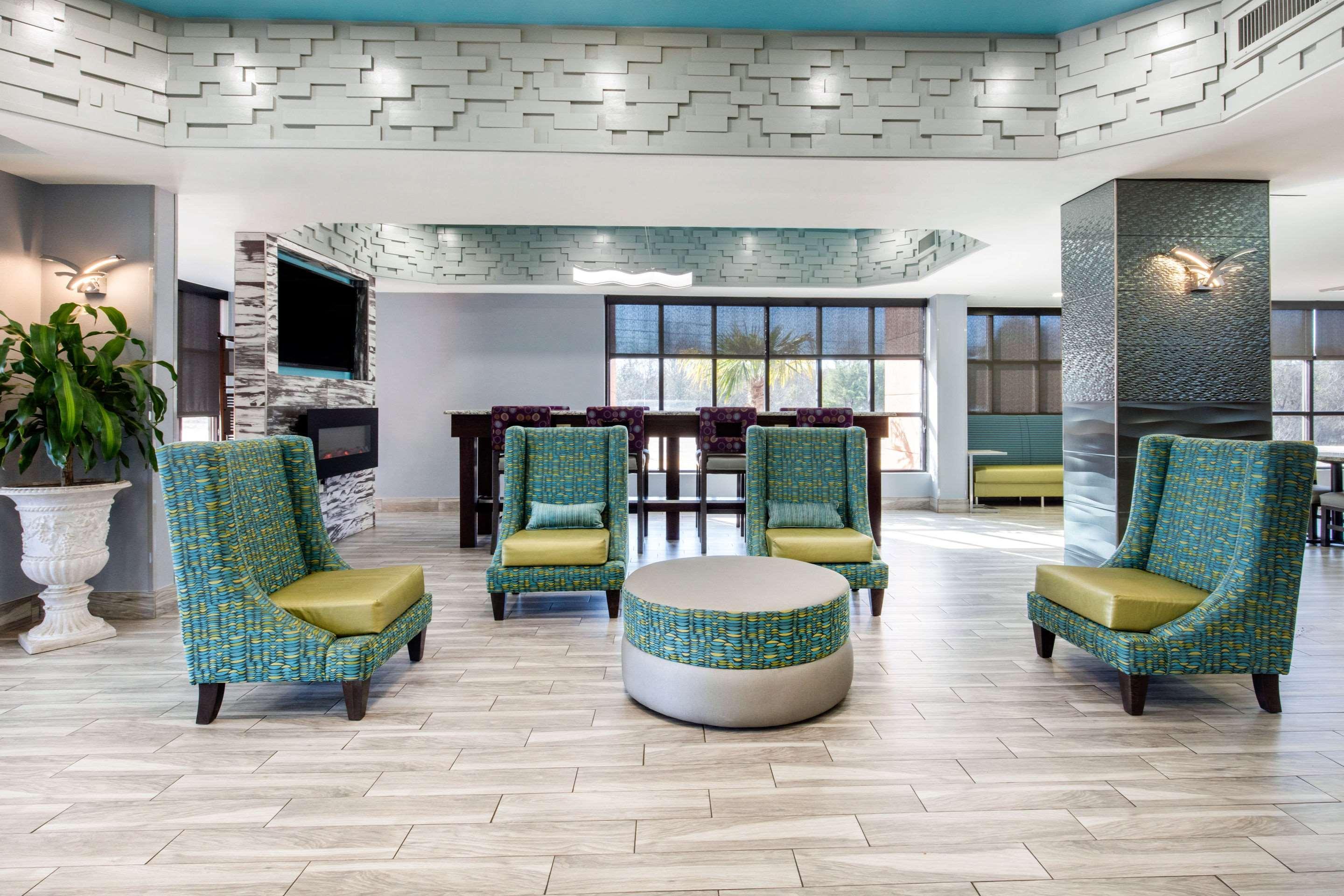 Quality Inn & Suites Montgomery East Carmichael Rd Exteriör bild