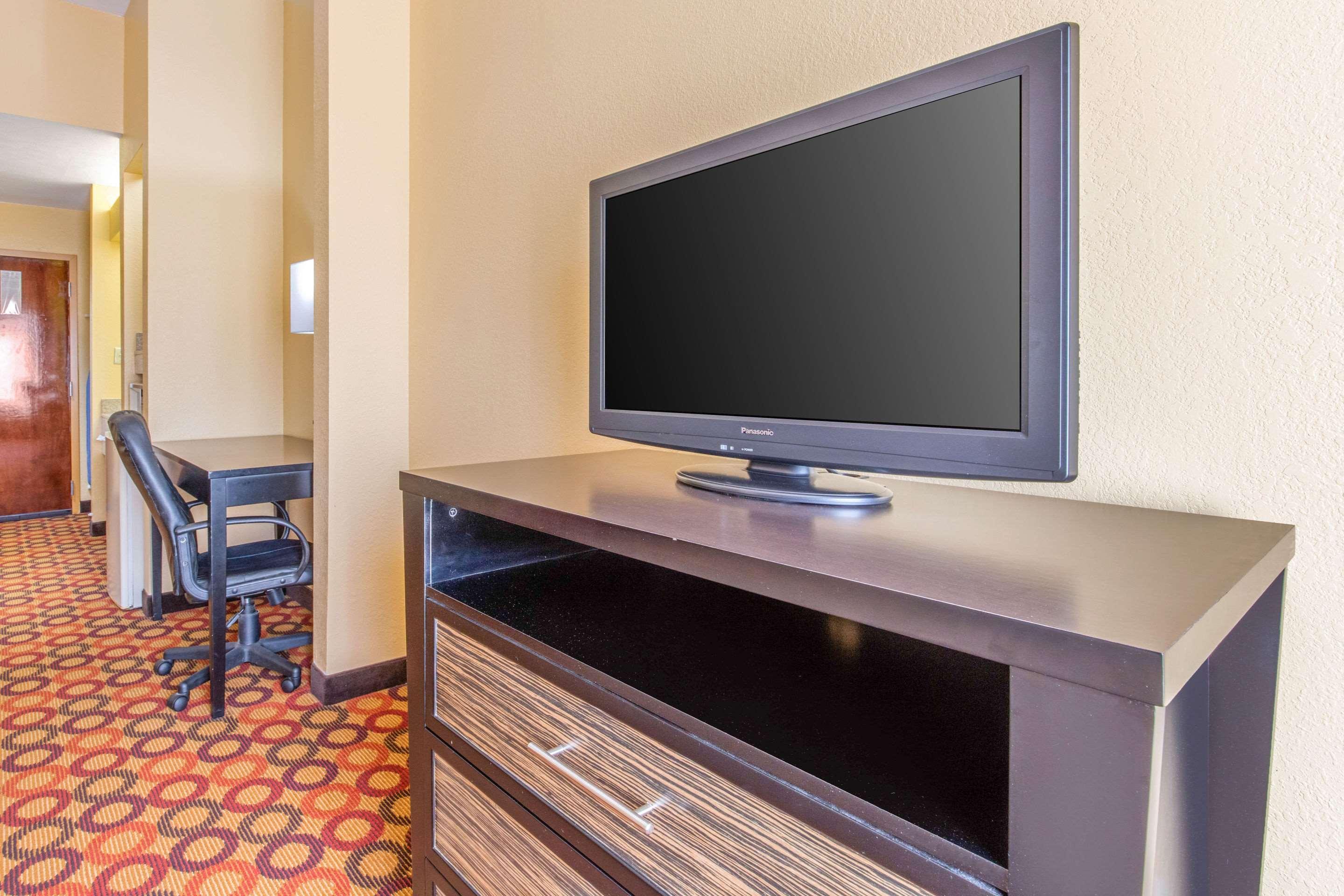 Quality Inn & Suites Montgomery East Carmichael Rd Exteriör bild