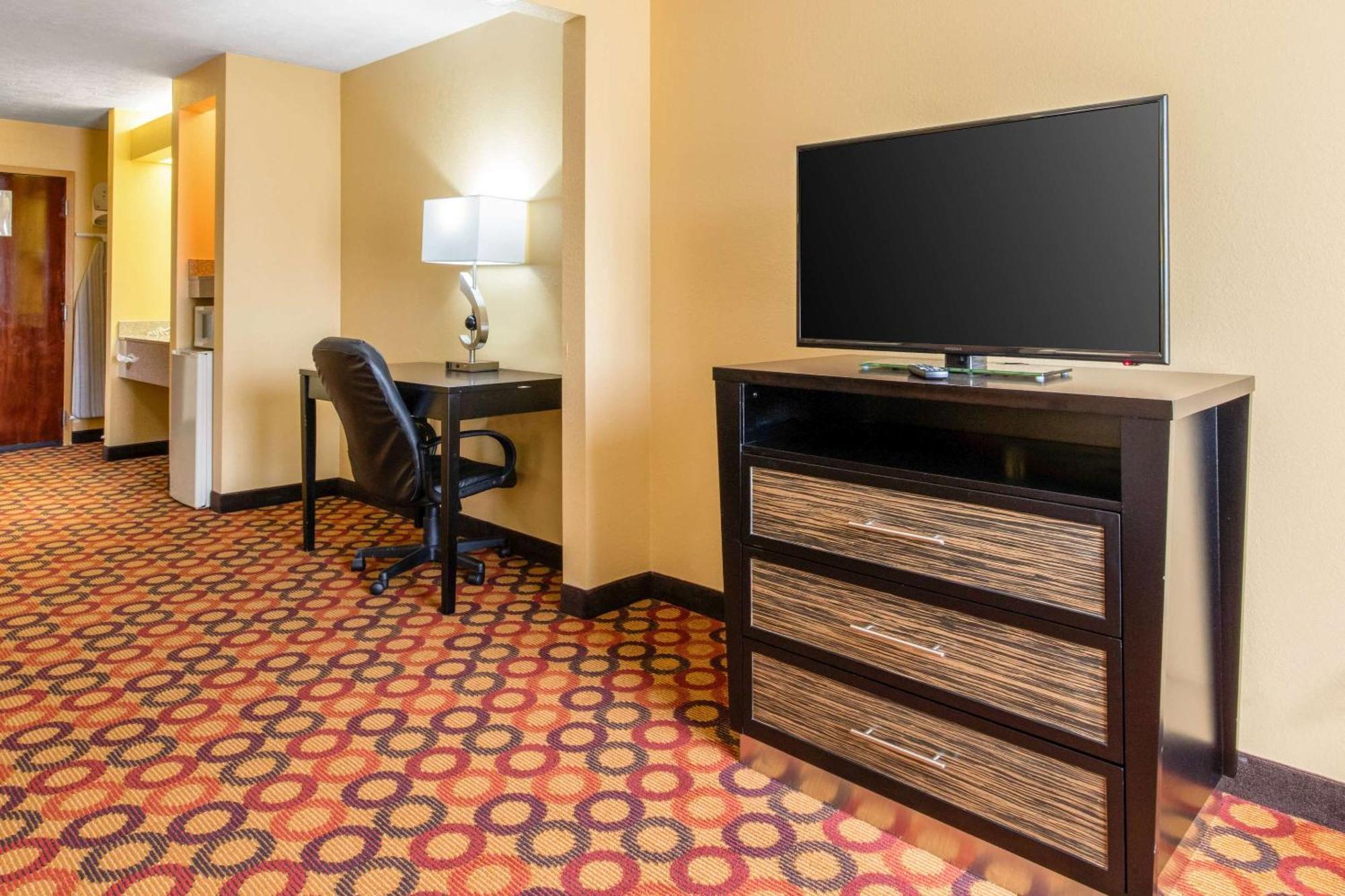 Quality Inn & Suites Montgomery East Carmichael Rd Exteriör bild