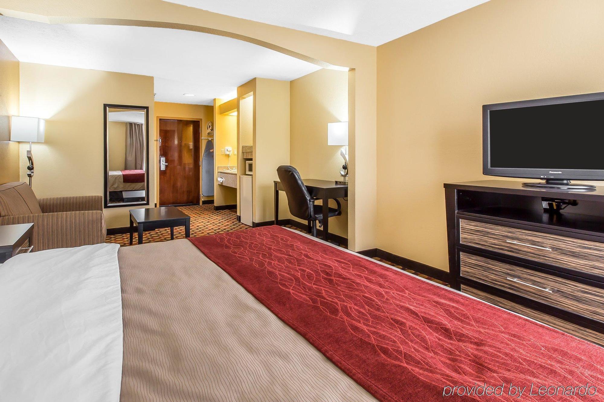 Quality Inn & Suites Montgomery East Carmichael Rd Exteriör bild