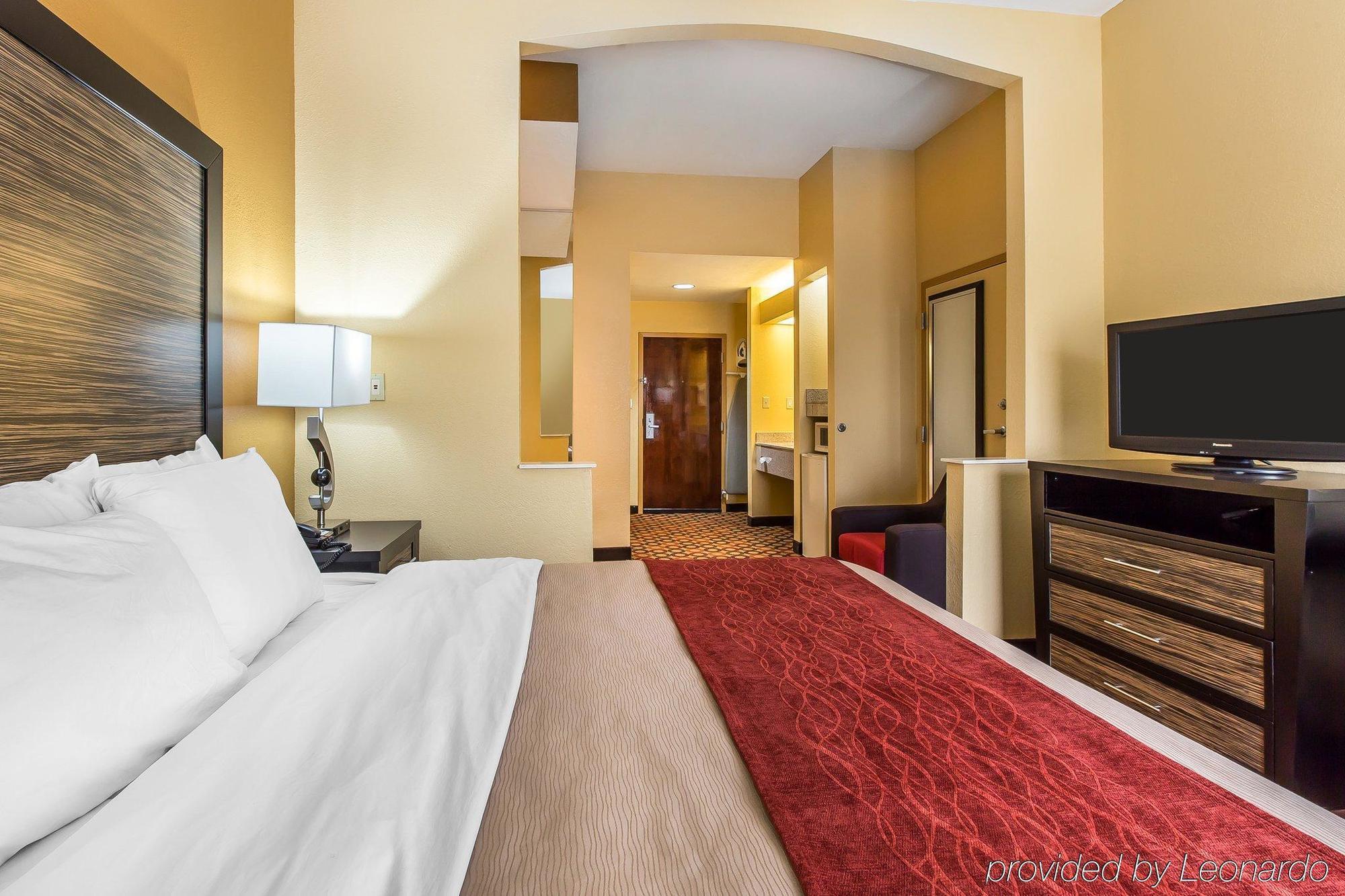 Quality Inn & Suites Montgomery East Carmichael Rd Exteriör bild