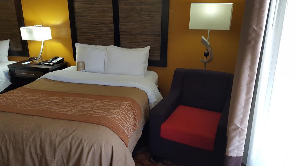 Quality Inn & Suites Montgomery East Carmichael Rd Rum bild