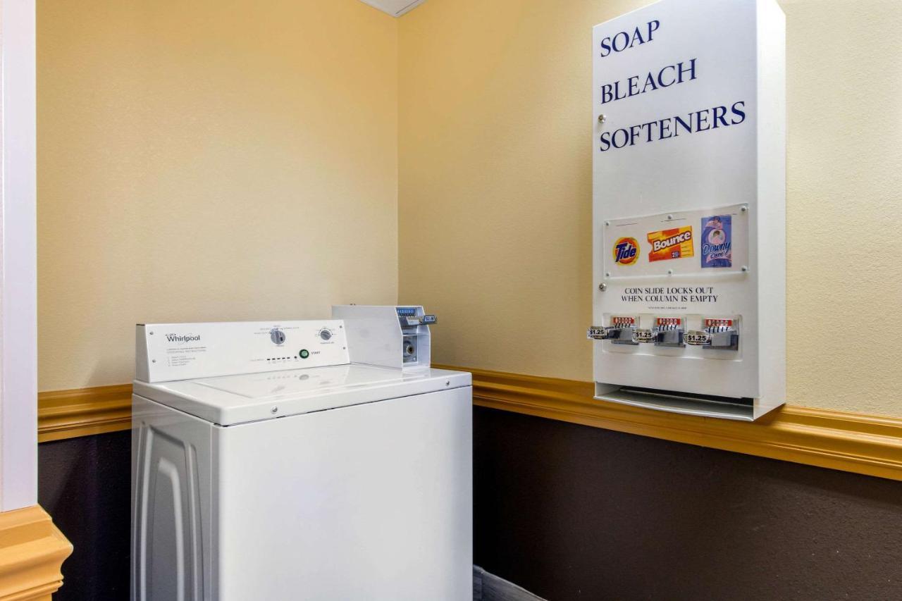 Quality Inn & Suites Montgomery East Carmichael Rd Exteriör bild